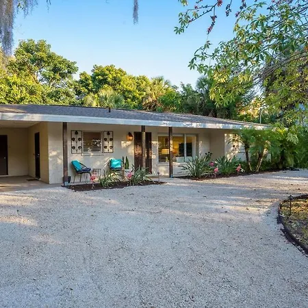 Beautiful Glam Mid-Century 1 Block From Sarasota Bay With Firepit Villa